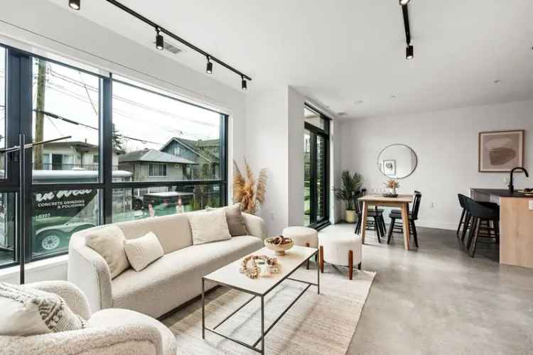 House For Sale in Vancouver, British Columbia