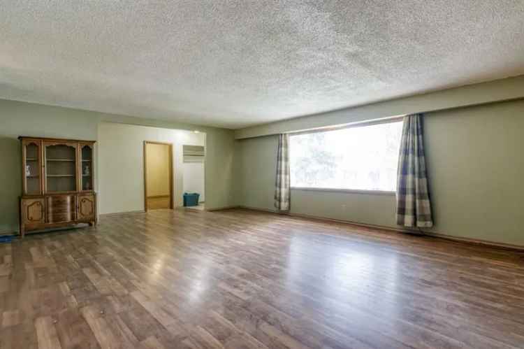 House For Sale in Calgary, Alberta