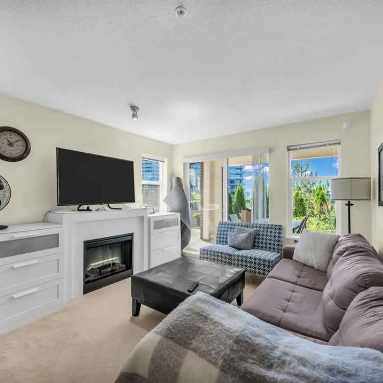 1 Bed + Den Condo in Brentwood - Steps to Skytrain & Shopping