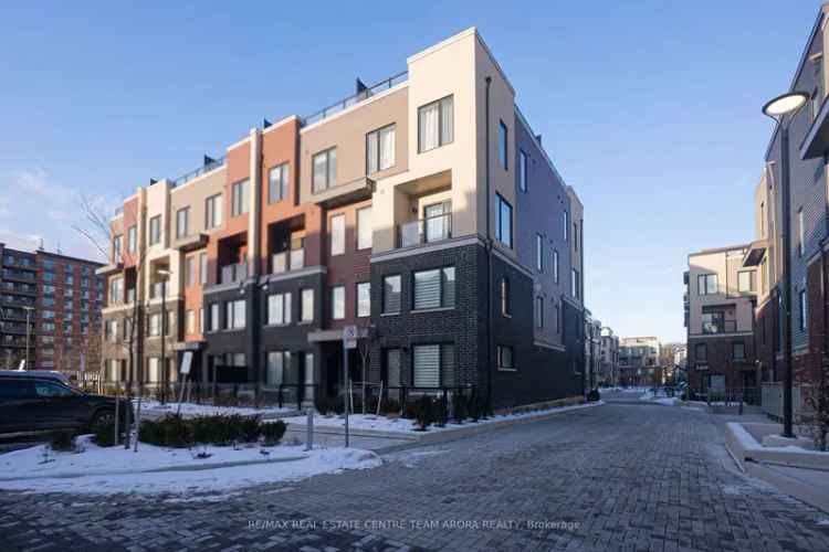 Luxury Erin Mills Townhouse 2 Beds 2.5 Baths Covered Parking