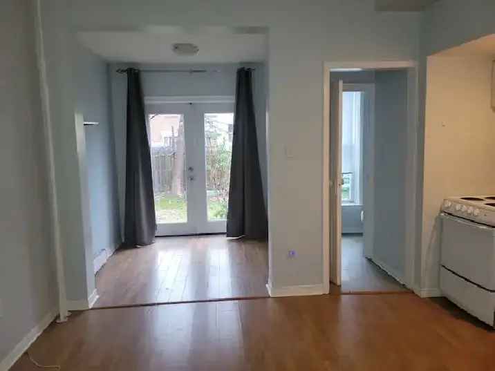 Rent bachelor apartment in Chebucto with sunny backyard and amenities