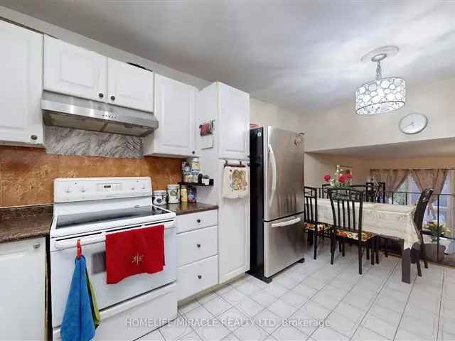 Stunning 3-Bedroom Townhome Near York University