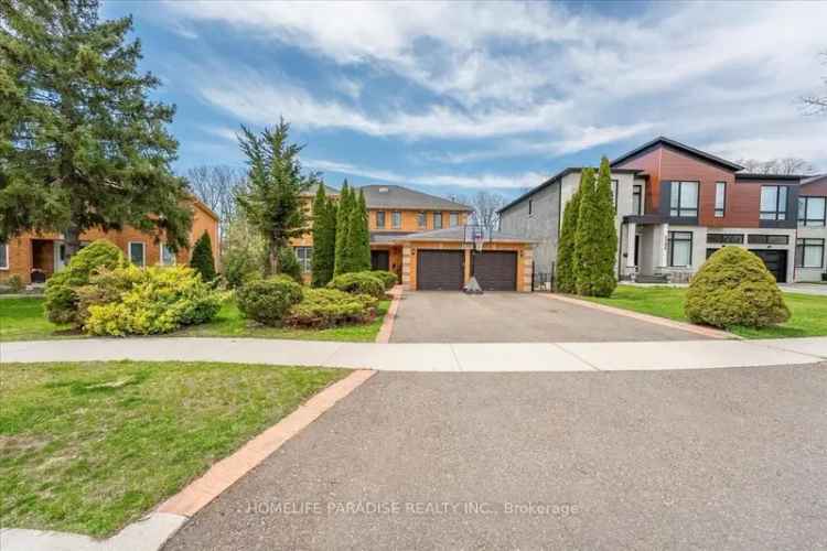 Stunning Ravine-Lot Home in Streetsville - 5+2 Beds, 7 Baths, Pool