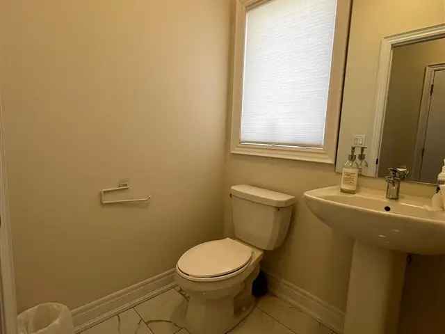 Townhouse For Sale in Clearview, Ontario