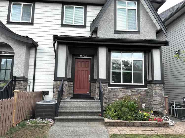 A $1,388,800.00 1/2 Duplex with 4 bedrooms in Willoughby Heights, Langley