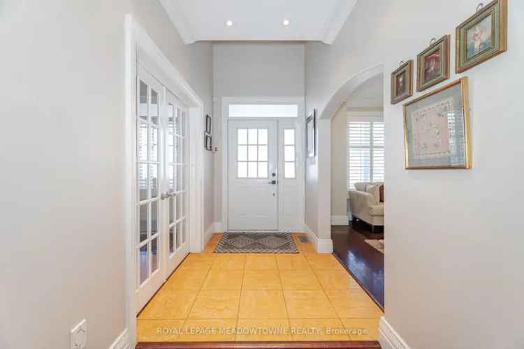 Executive 4 2 Bedroom Home in Meadowvale Village