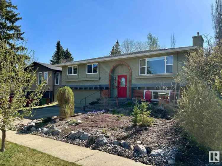 Gardener's Paradise on Quiet Cul-de-Sac 3+1 Bedroom Home