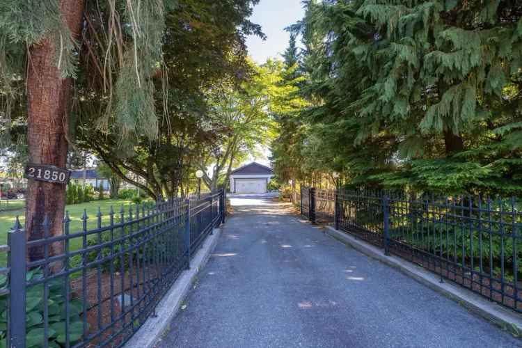 A $3,990,000.00 House with Acreage with 4 bedrooms in West Central, Maple Ridge