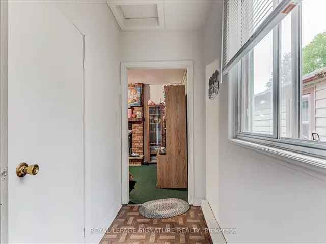 House For Sale in Toronto, Ontario