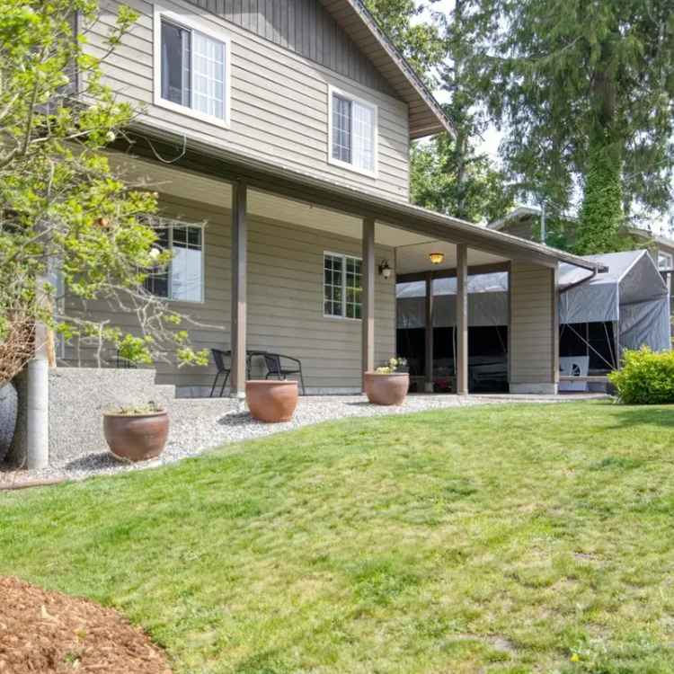 Family Home in West Sechelt - 4 Beds, Updated Kitchen, Large Lot