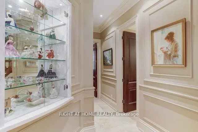 House For Sale in Richmond Hill, Ontario