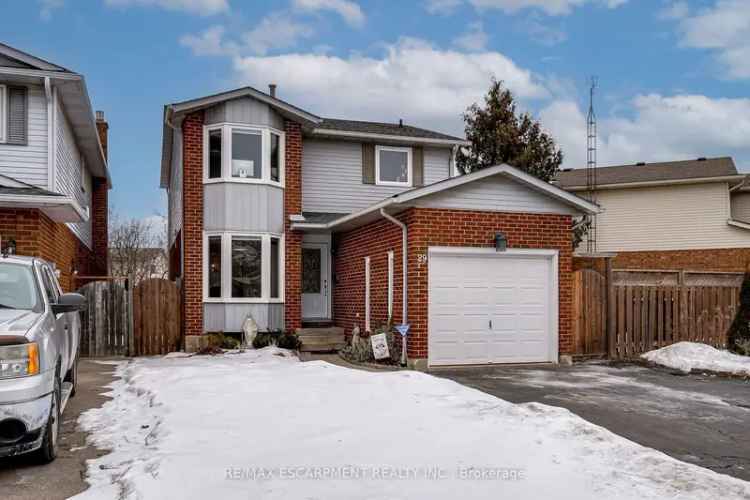 3-Bedroom Home in Thorold - Finished Basement and 7 Parking Spaces