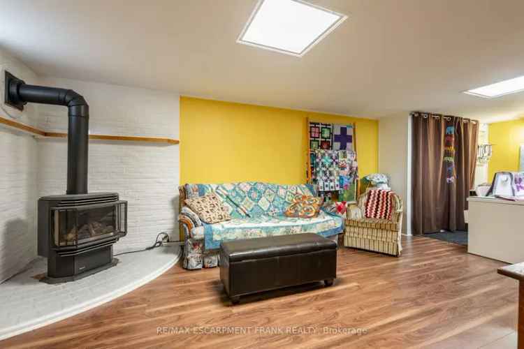 Buy Bungalow in Family Friendly Neighbourhood with Spacious Lot