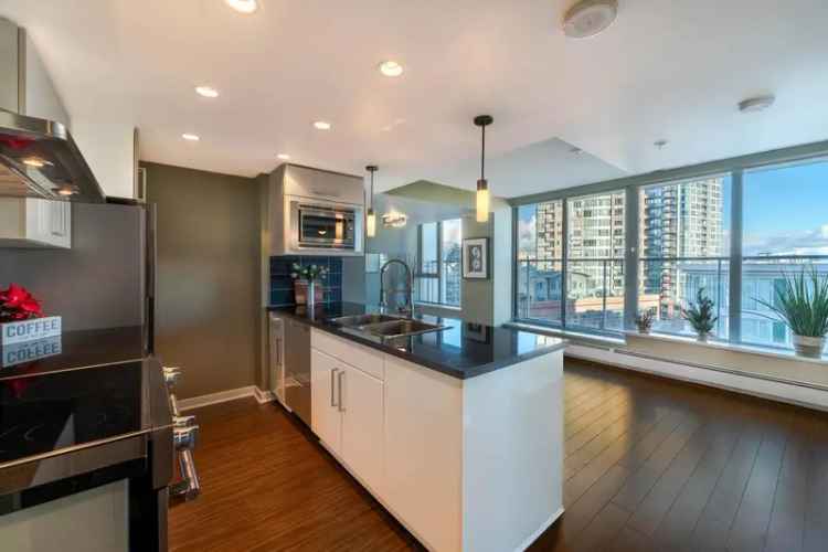 Downtown Vancouver Penthouse Condo for Sale