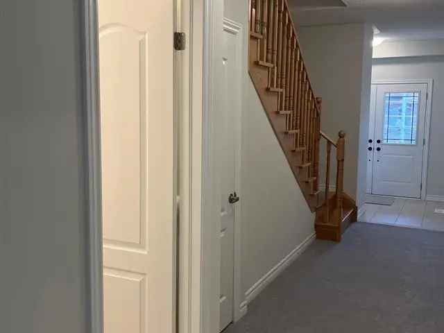 3 Bedroom Townhouse with Garage and Huge Backyard Near Brock University