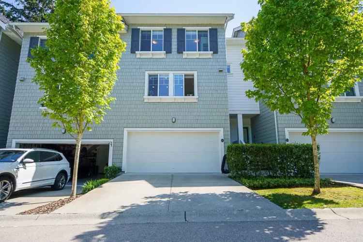 South Surrey Townhouse 3 Bed Rec Room Large Backyard Double Garage