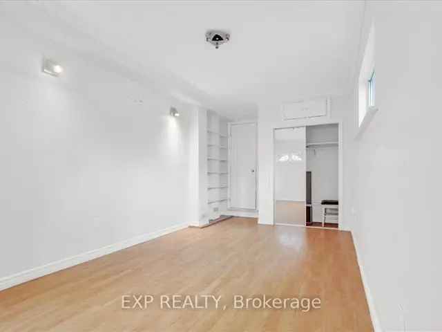 House For Sale in Toronto, Ontario