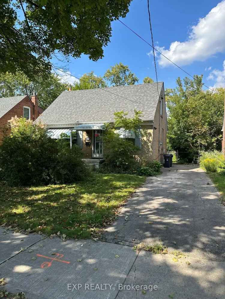 House For Sale in Toronto, Ontario