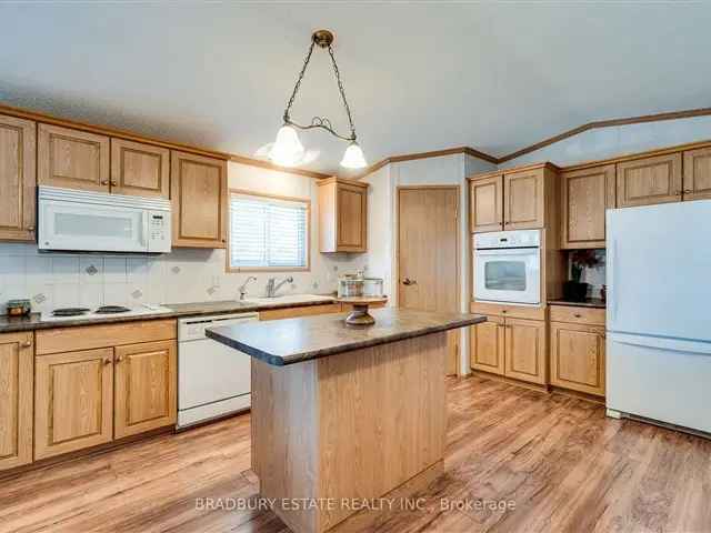 2 Bed 2 Bath Bungalow in Mini Lakes Community