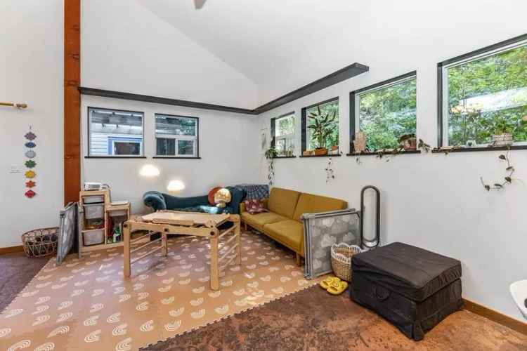 1 Acre Property 2 Bedroom Home Unique Creative Space
