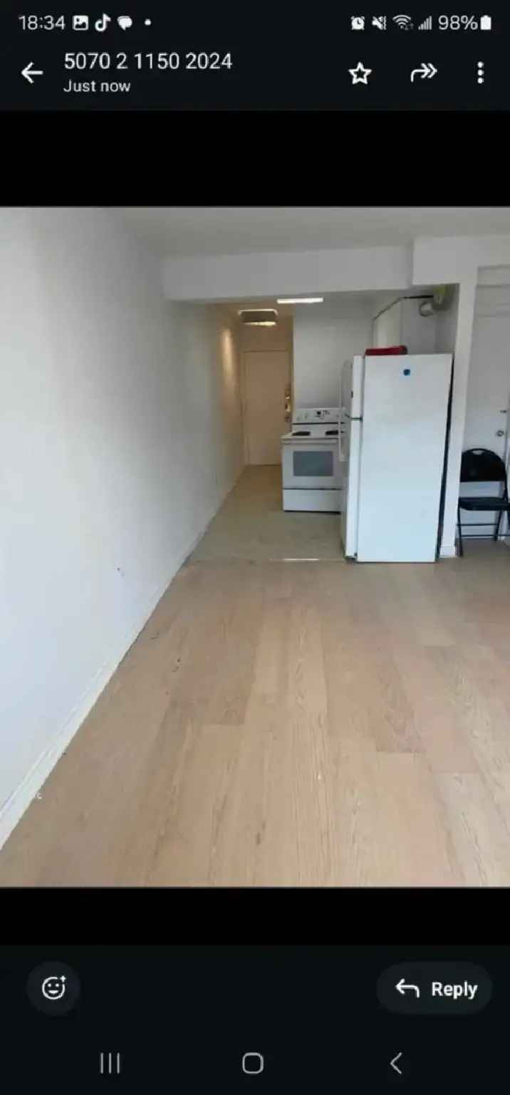 apartment studio for 900$