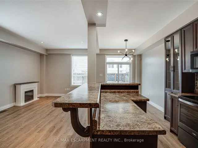 3-Bedroom Townhome Near Lake Ontario - Newly Renovated