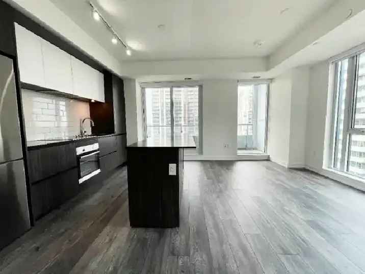 Luxury condo for rent with $500 off for first month