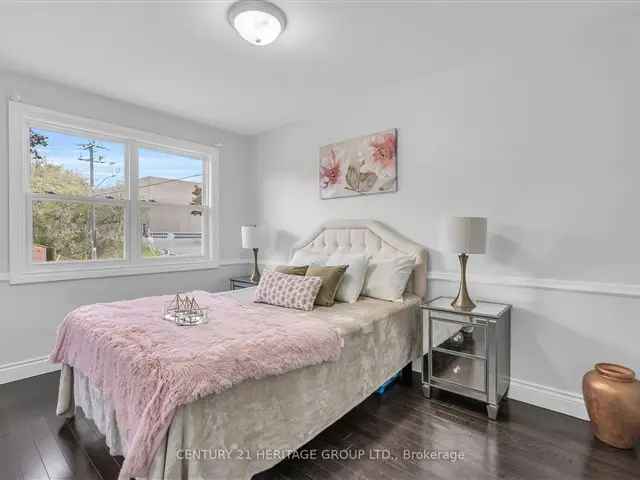 House For Sale in Newmarket, Ontario