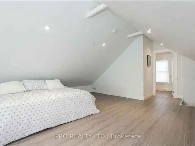 House For Sale in Niagara Falls, Ontario