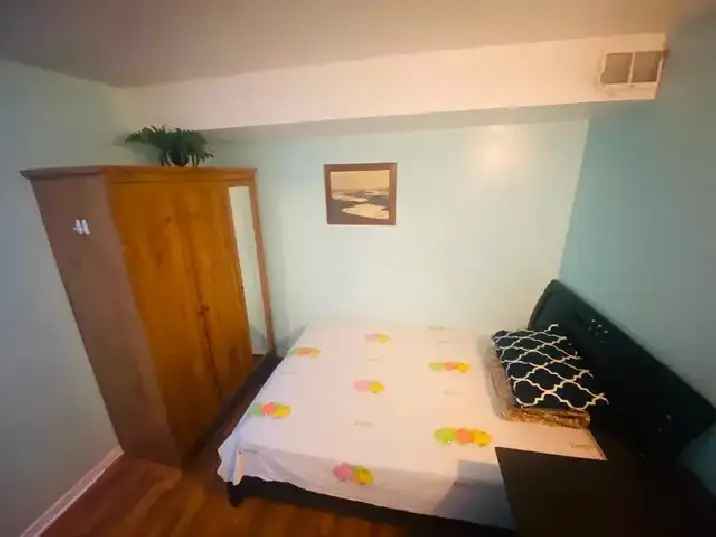 Nice bedroom for rent Near Coxwell Station