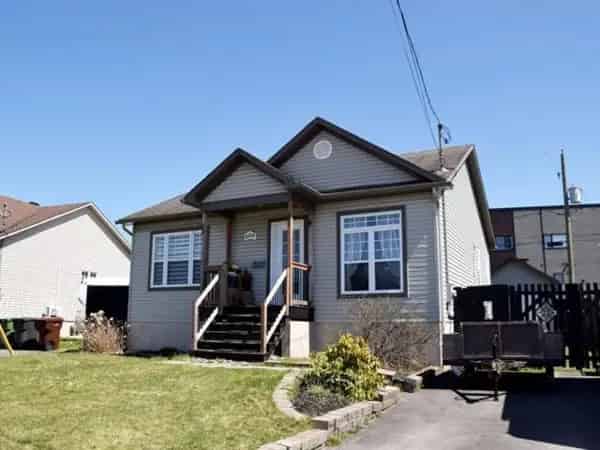 Bungalow for Sale Estrie 4 Bedrooms 2 Baths Large Shed