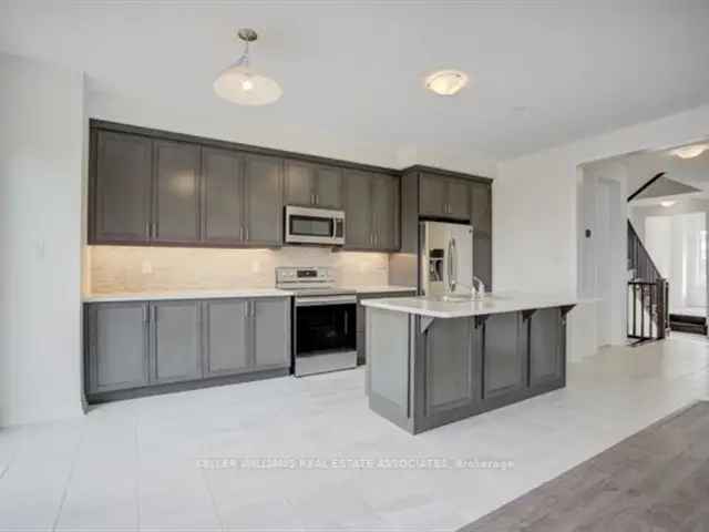 Gorgeous Executive Townhome 1800 sq ft