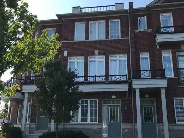 Townhouse For Sale in 7120, Triumph Lane, Mississauga, Ontario