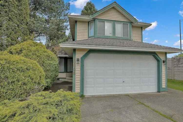 Fraser Heights Family Home - 3 Beds, 3 Baths, Large Lot