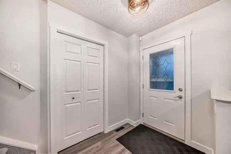 House For Sale in Calgary, Alberta