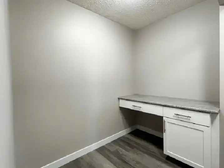 NEWLY Renovated 2 Bedroom Apt - Minutes to Century Park LRT