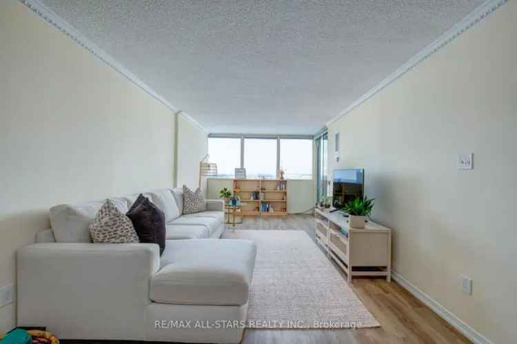 Rent Gorgeous Fully Renovated Corner Unit in High Demand Location