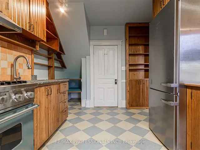 House For Sale in Toronto, Ontario