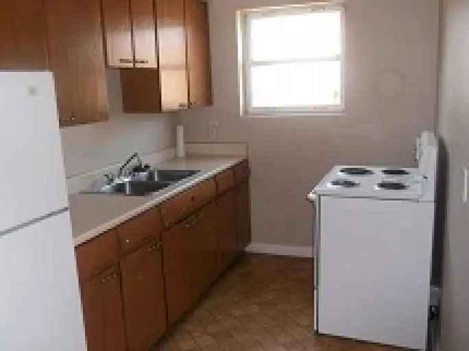 Rent 2 Bedroom Apartment in Sarnia with Spacious Units and Free Parking