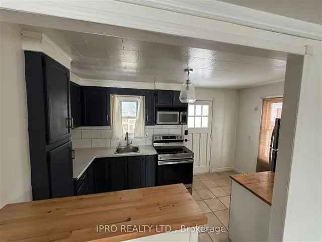 House For Sale in 104, First Avenue, Cambridge, Ontario