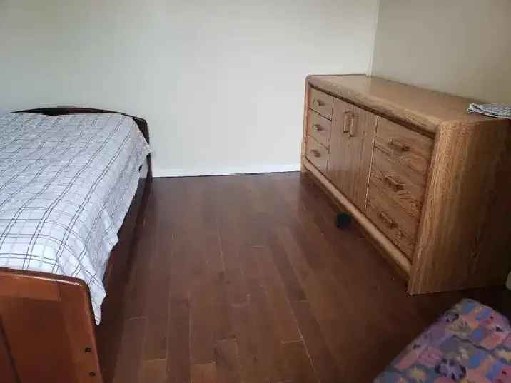 Specious private bedroom for female only close to ufw