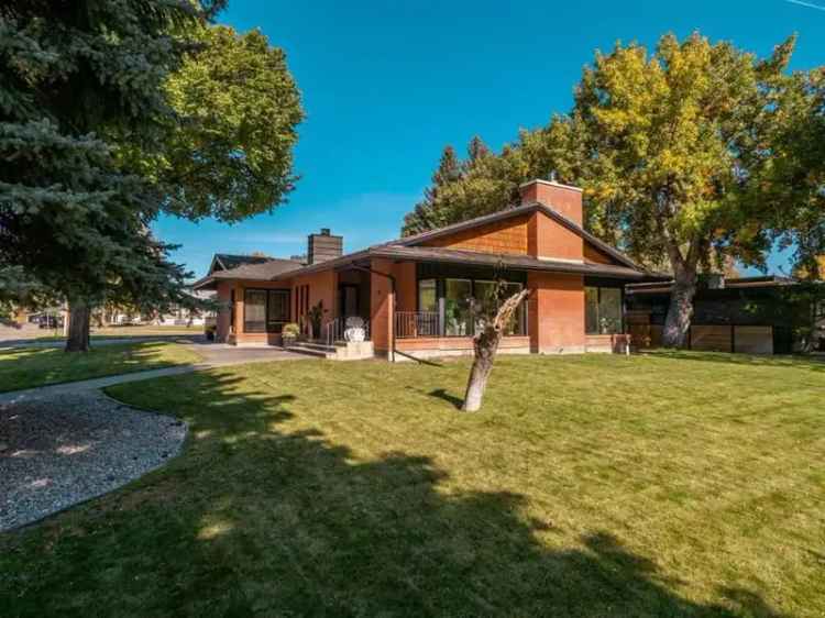 Executive bungalow for sale in desirable North Parkside Drive with amenities