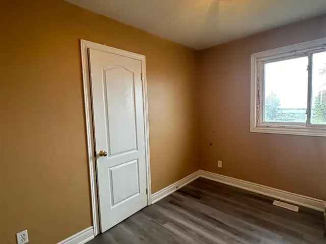 3-Bedroom Bungalow Near HWY 401 407 Toronto Premium Outlets