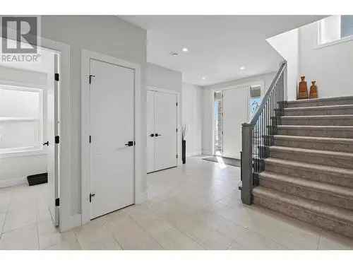 Luxury Lake View Home in Lone Pine Estates