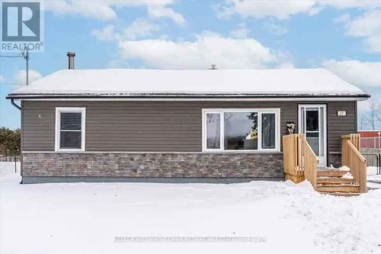 1957 Bungalow near HWY 401 - Open Concept, 2 Beds, Detached Shop