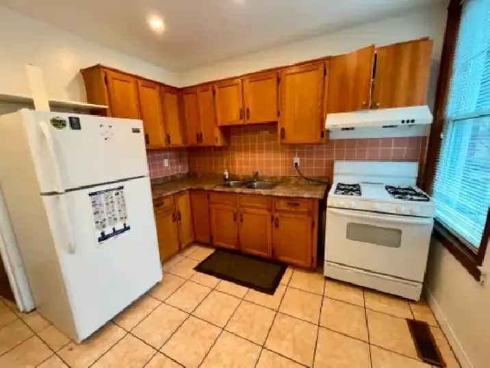 Main Floor one Bdrm in Annex by Dupont subway