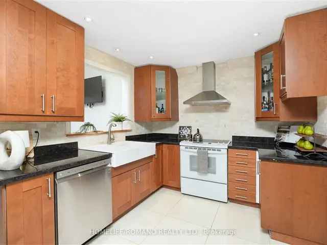 House For Sale in Vaughan, Ontario