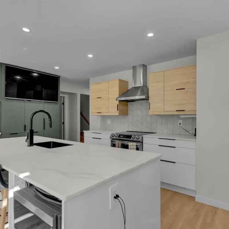 4-Bed 4-Bath Home in Forest Park with Guest Suite