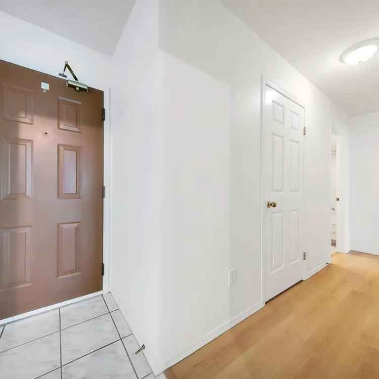 2-Bedroom 2-Bathroom Corner Unit in 55+ Community