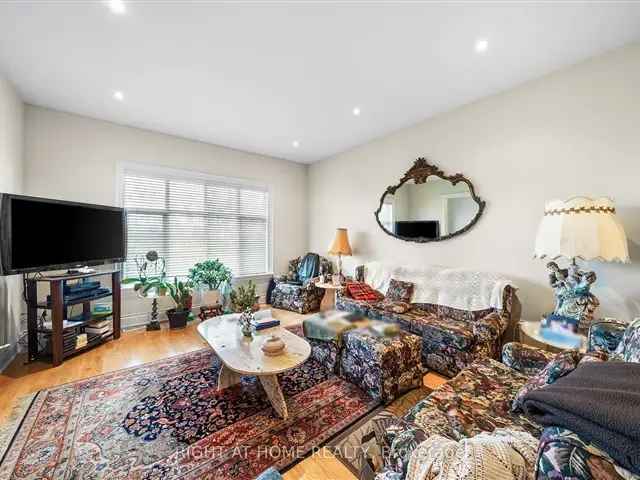 House For Sale in Vaughan, Ontario